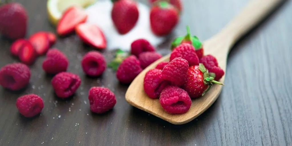 how-acidic-are-raspberries-explained